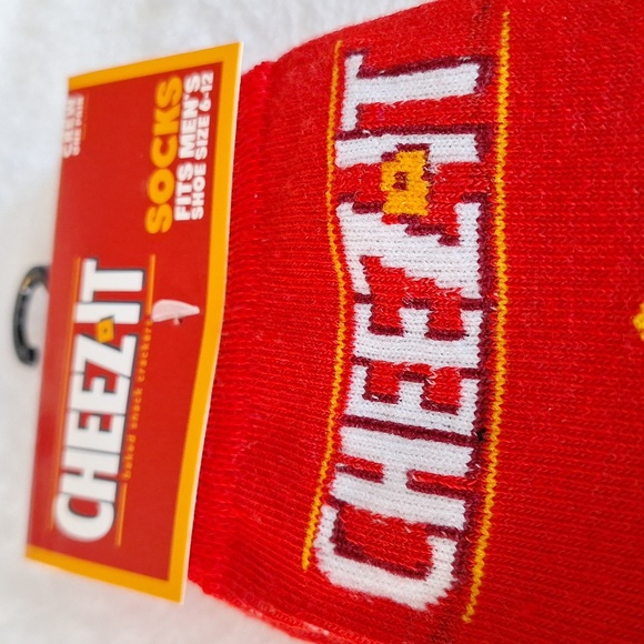 Cheez It Cracker new pair of men's socks fits shoe size 6-12 - Picture 2 of 8